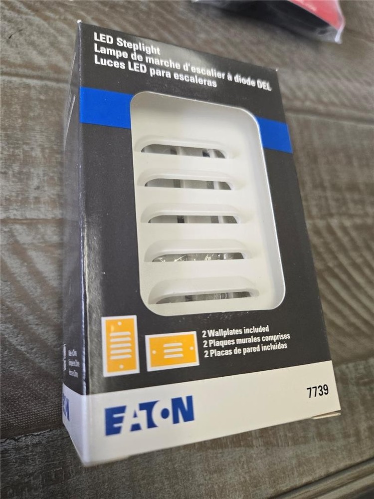 = Eaton LED Steplight 2 Wallplates Included White Indoor Use Only 7739W-BX-LW
