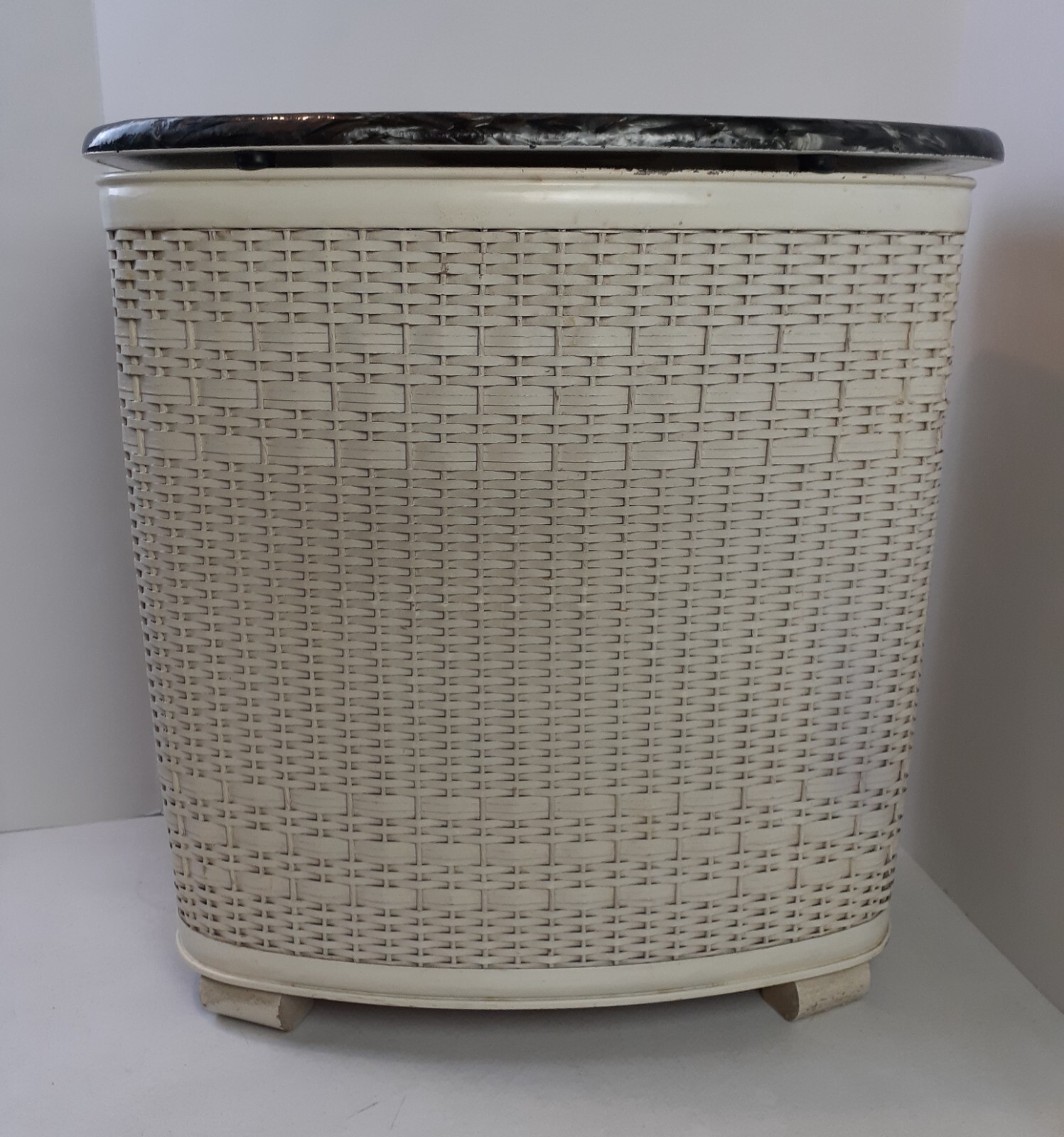 Mid Century Pearl Wick Laundry Clothes Hamper Wicker Black White Vintage 20x18.5 gallery
