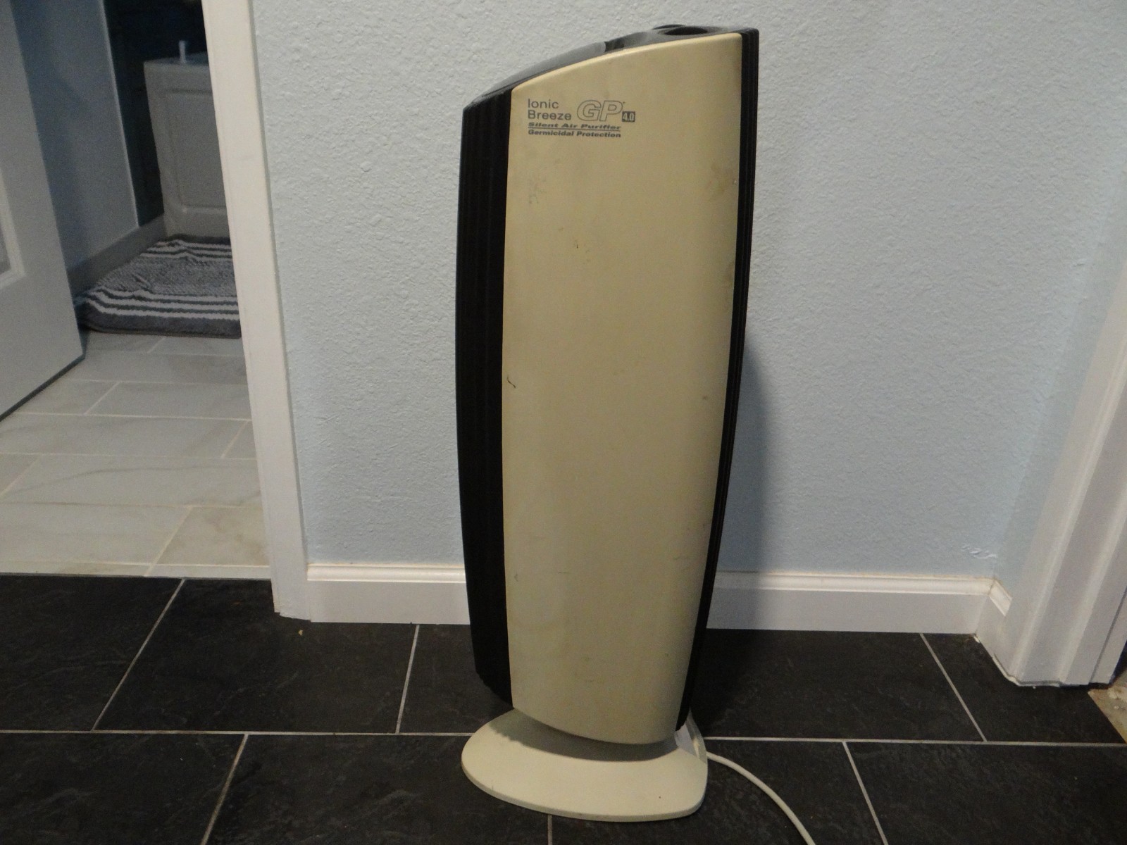 Ionic Breeze GP 4.0 Silent Air Purifier Germicidal Protection (New UV Light Bulb gallery