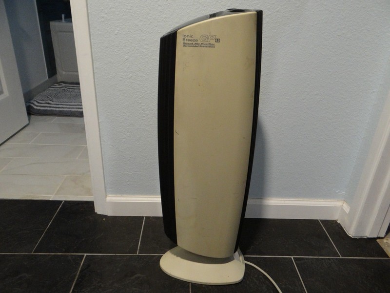 Ionic Breeze GP 4.0 Silent Air Purifier Germicidal Protection (New UV Light Bulb gallery