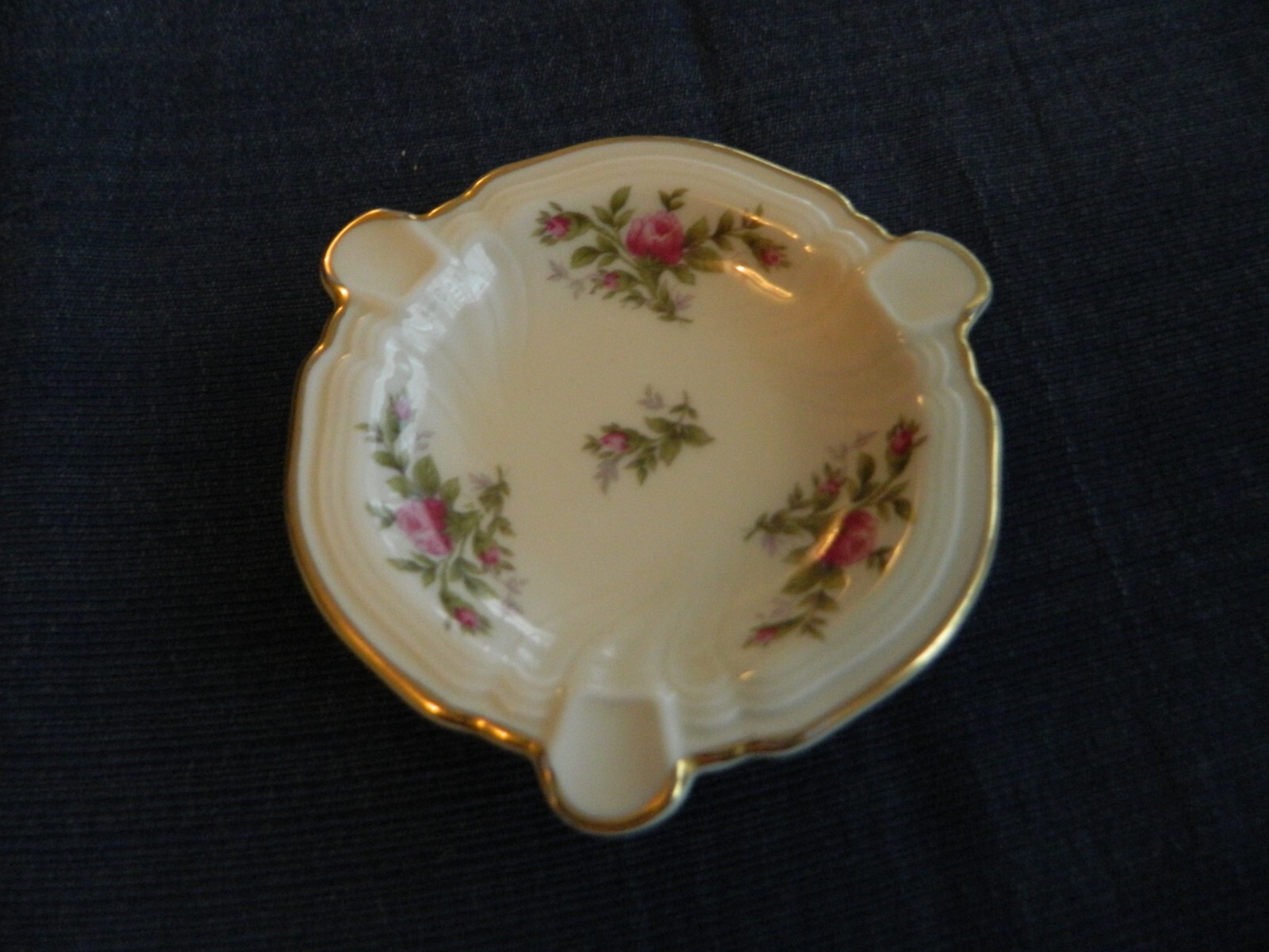Rosenthal Pompadour Moss Rose Ivory Ash Tray 17-1 gallery