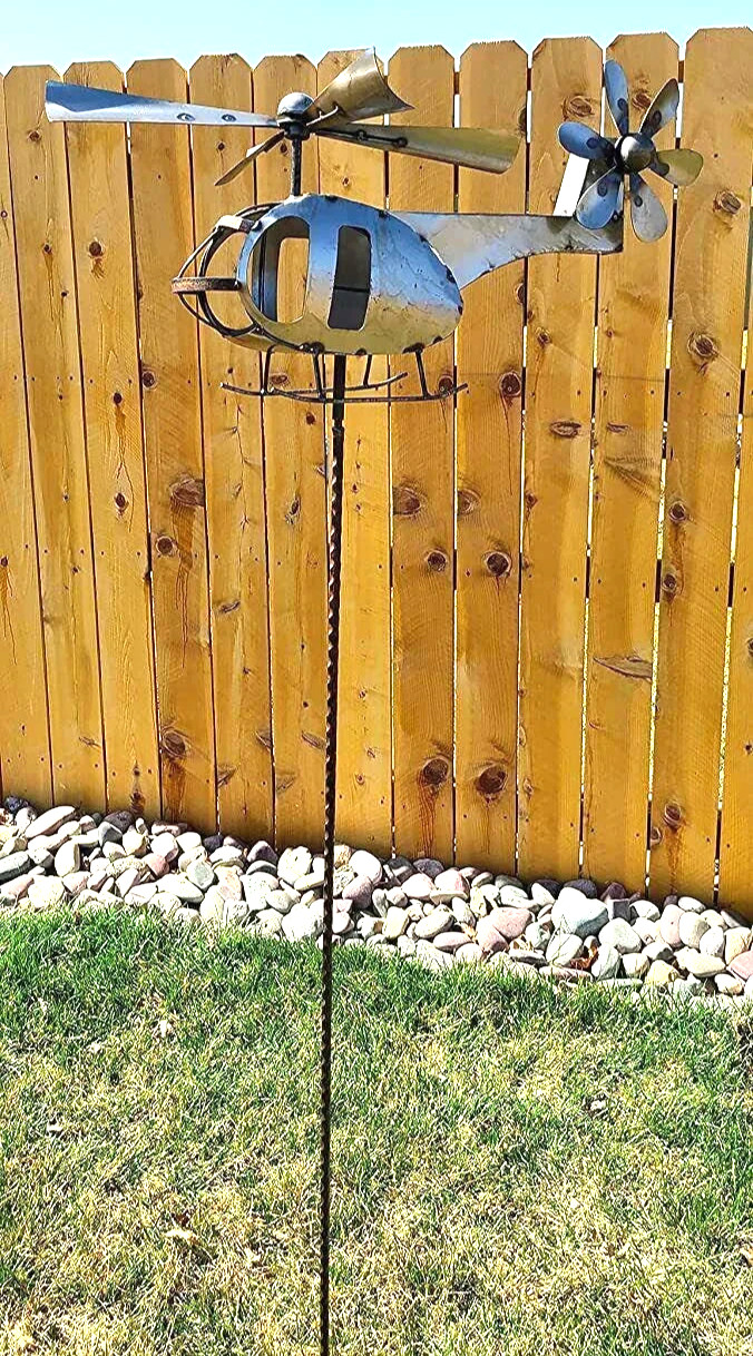 Metal Farm Helicopter Spinner Propeller Yard Garden Stake Windmill Whirly-Gig gallery