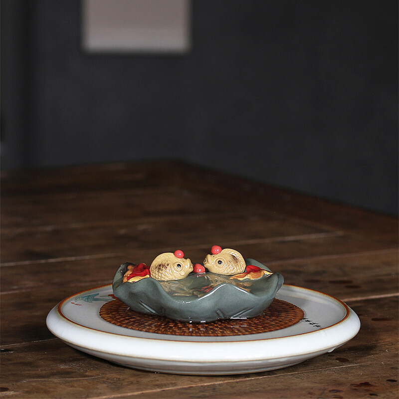 Color Change Tea Pet Creative Home Decoration Resin Golden Fish Zisha Lotus Leaf gallery