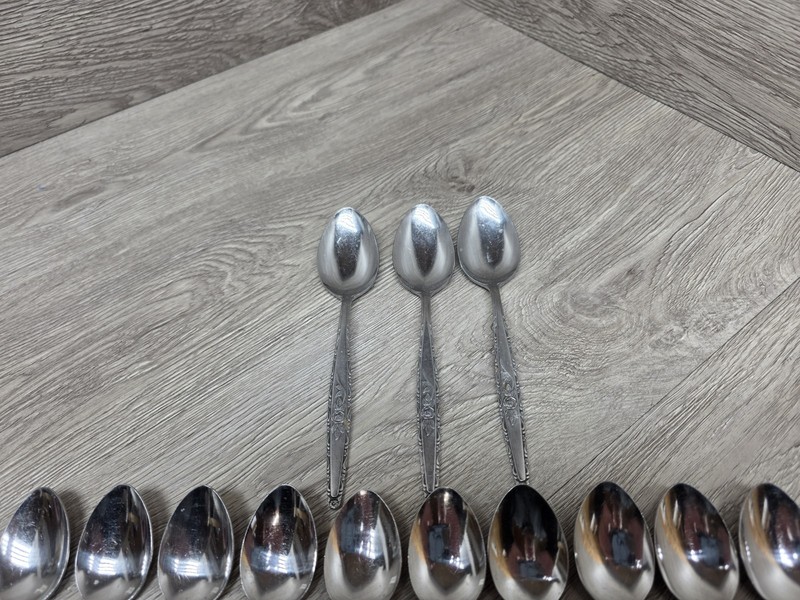 Stylecraft T&N SYF2 Single Rose Pattern Stainless Steele Flatware 24 piece Set gallery