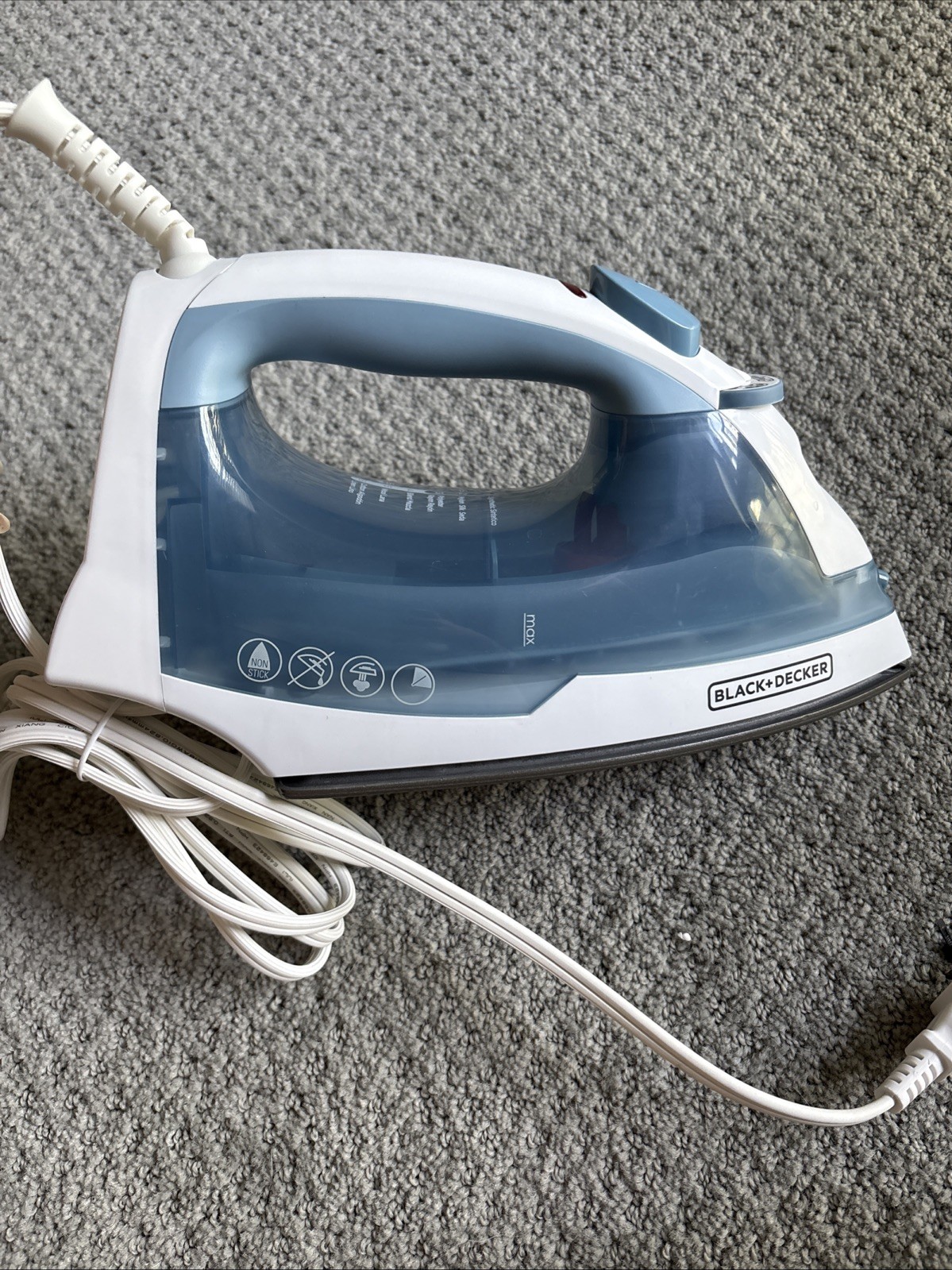 BLACK+DECKER IR40V Easy Steam Compact Iron - Blue/White gallery