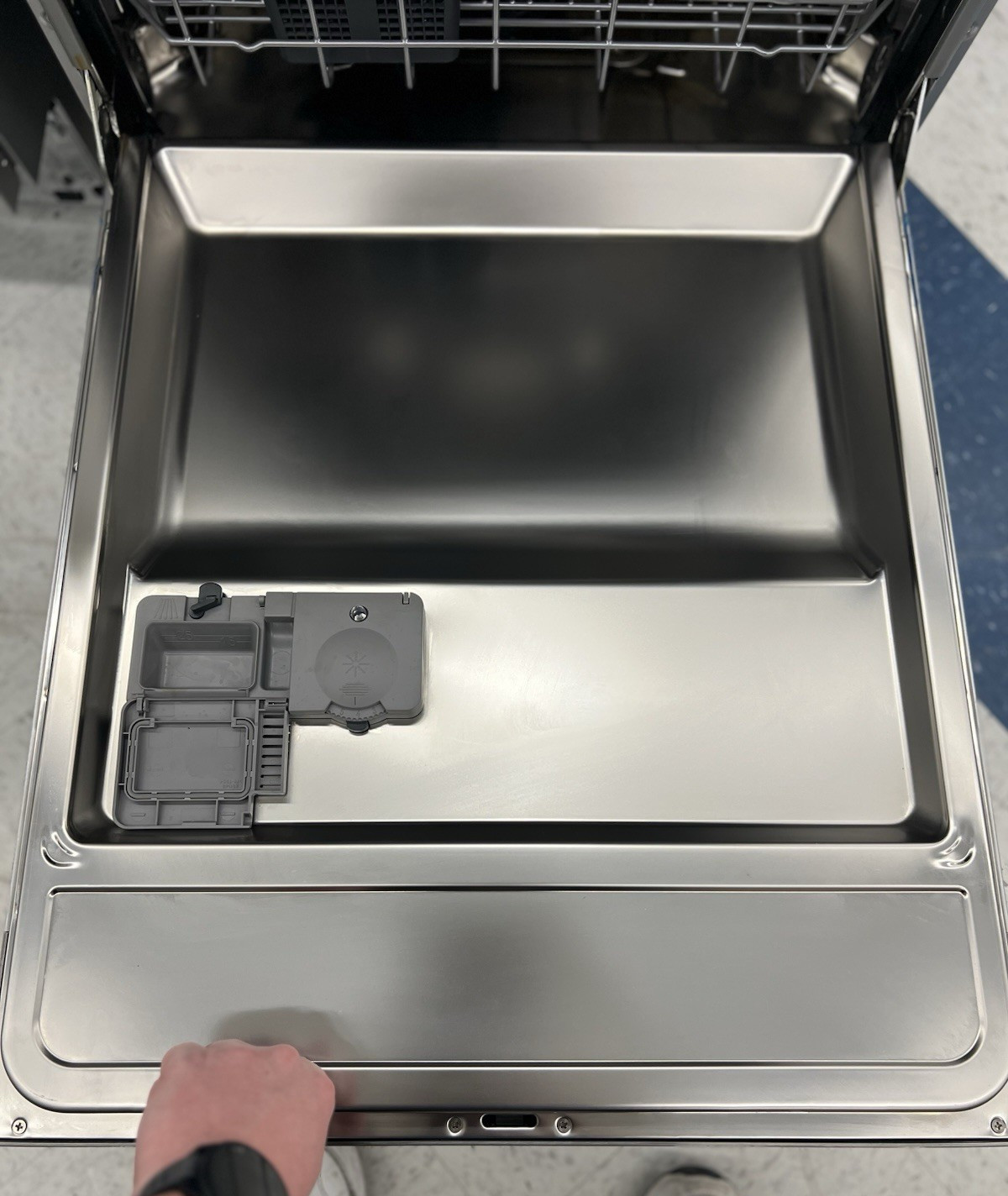 Viking FDW103WS with water softener gallery