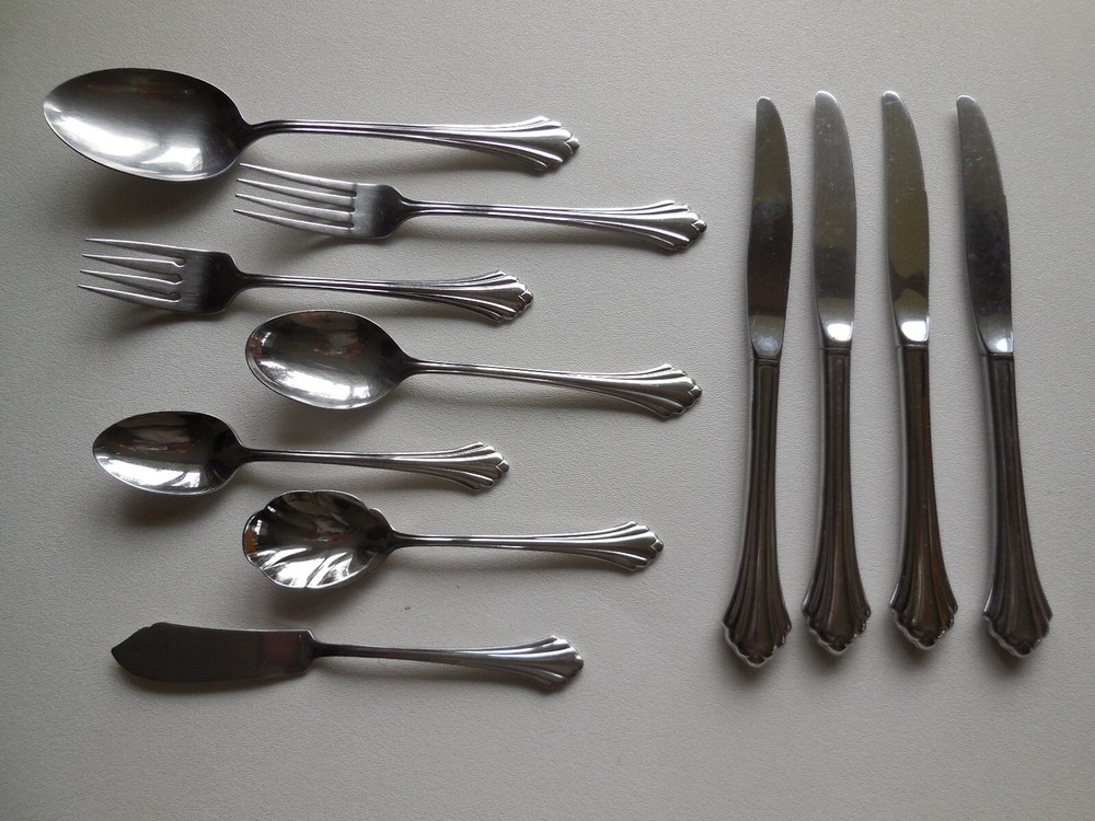 Bancroft Oneida dinner knives fork salad soup serving spoon sugar butter knife