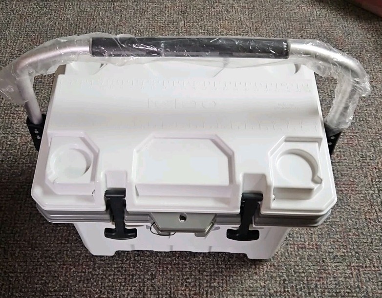 ​Igloo IMX 24 Qt Hard Cooler White Ice Chest 35 Can Tailgate Camping Marine Seal gallery