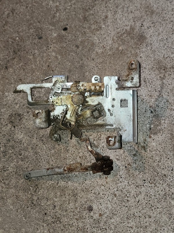 Briggs 597209 Throttle Control Bracket, Governor Arm 494887 495611 691644 694042 gallery