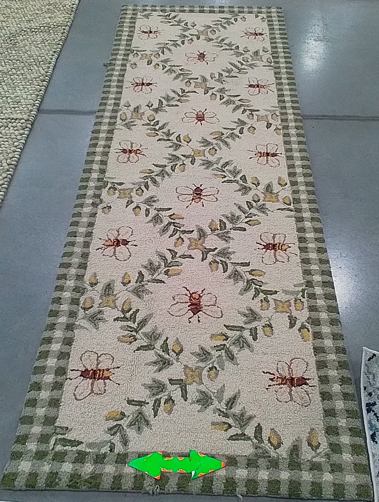 IVORY/GREEN 2'-6" x 8'-0" Damaged Binding Rug, Reduced Price 1172799626 HK55A-28 gallery