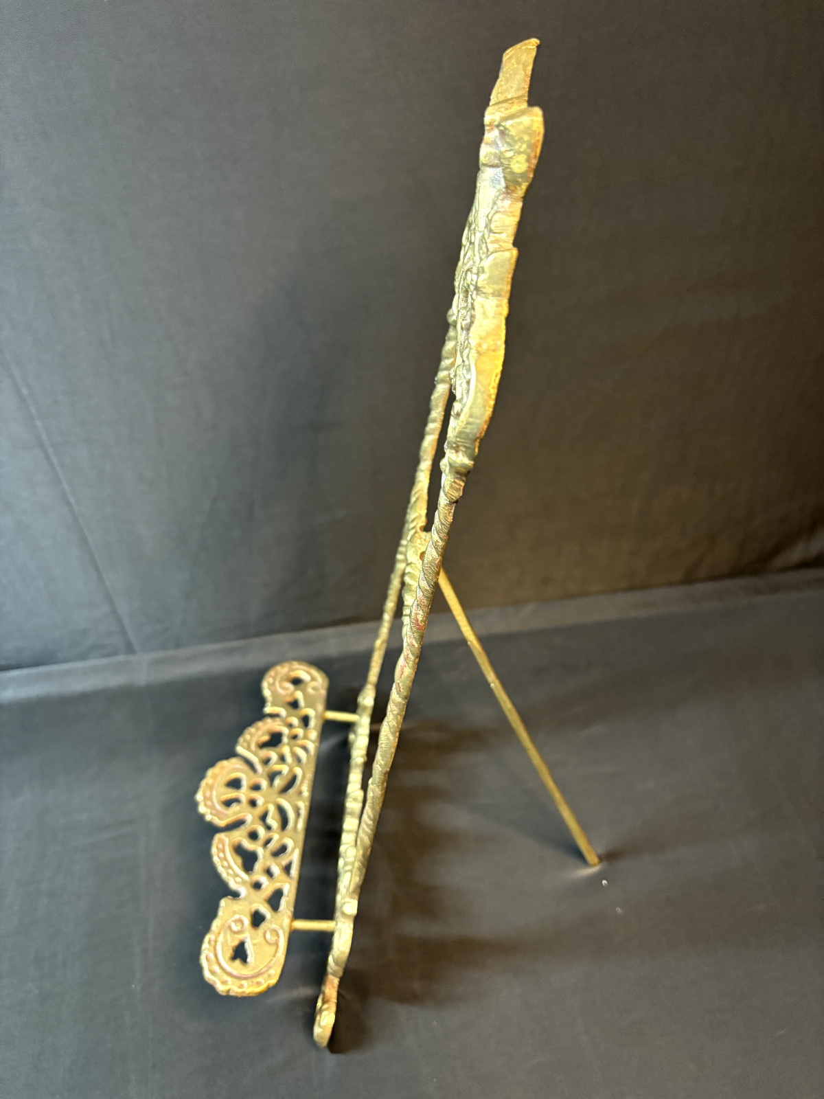Brass easel approximately 15 1/2 inches tall by 6 3/4 inches wide ❤️ gallery