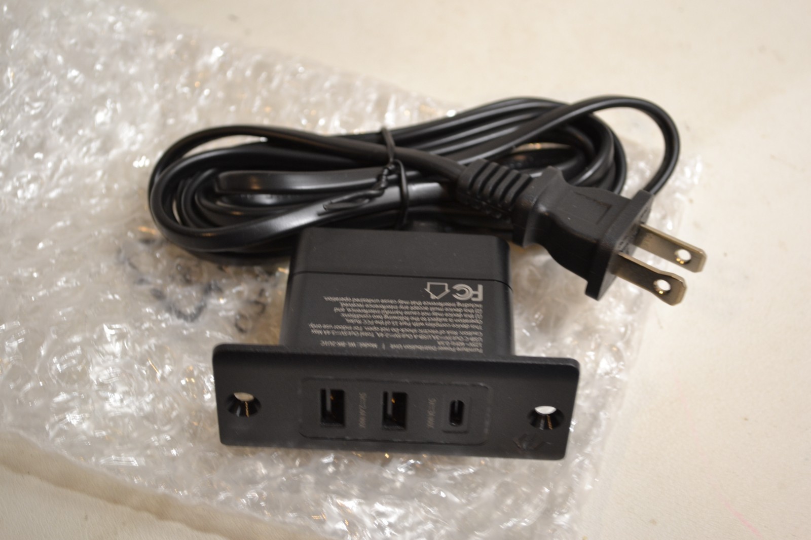 Furniture Power Distribution Unit WL-BK-2U1C gallery