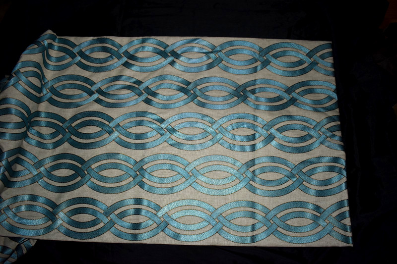 QUALITY Bed Runner Scarf Queen/King Size 92"x 26" UNUSED gallery