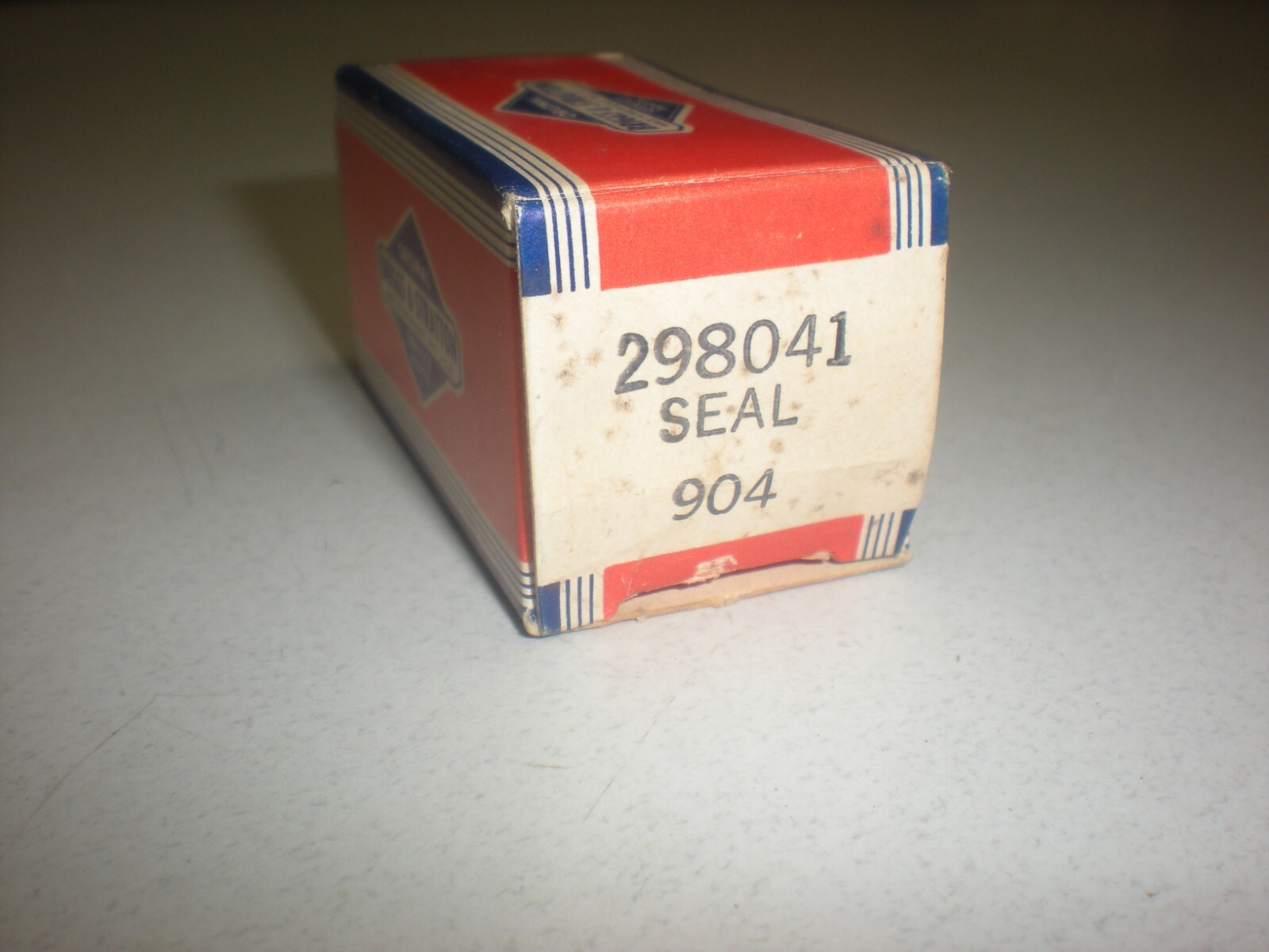 Briggs and Stratton 298041 Seal - NOS - NLA gallery