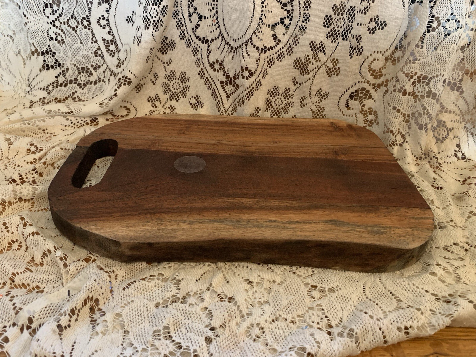 Beautiful Grained Heavy Wood Oval Cutting Board Cut Out Handle 1 Thick 11" x 16" gallery