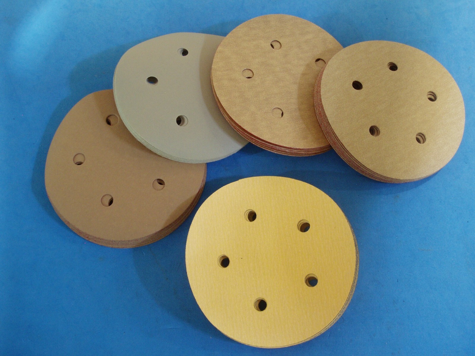 LOT OF 50 ASSORTED HOOK & LOOP 5" SANDING DISCS 5 HOLE 280 400 500 600 1000 GRIT gallery