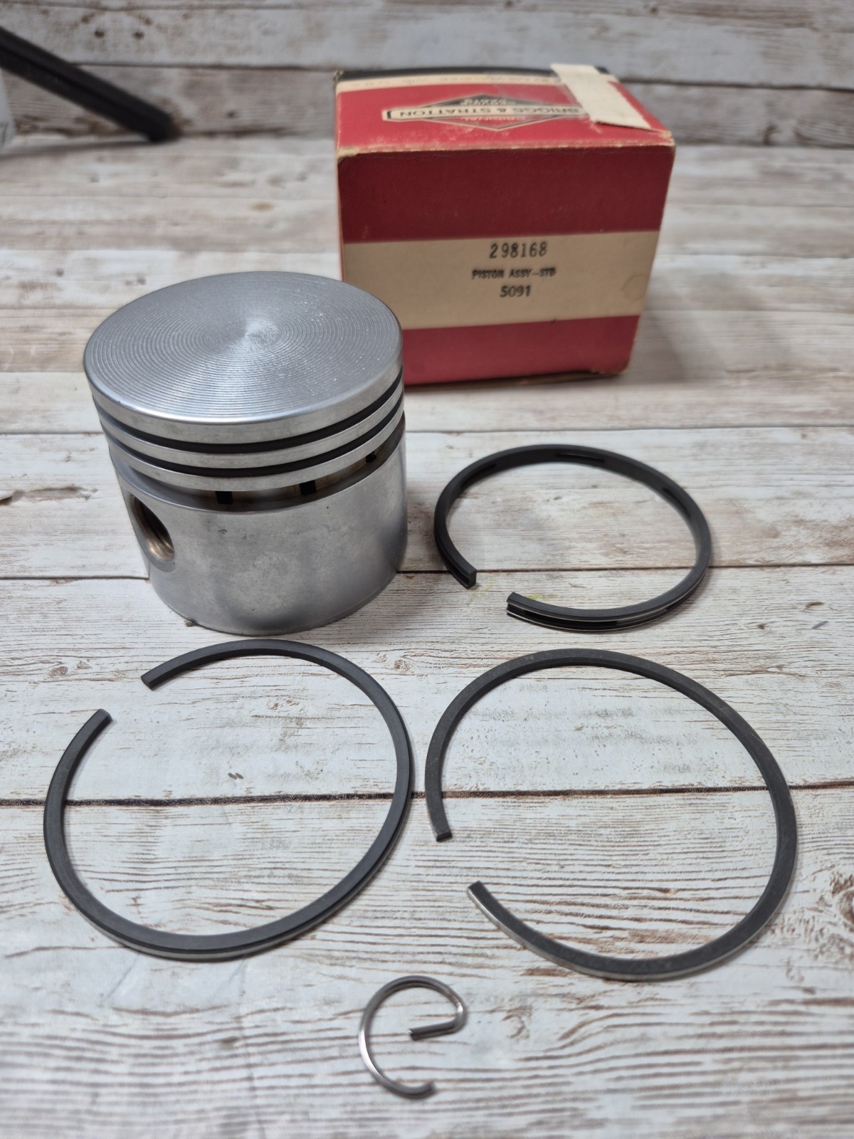 OEM Briggs & Stratton #298168 Standard Piston Assembly New Old Stock NOS Read gallery
