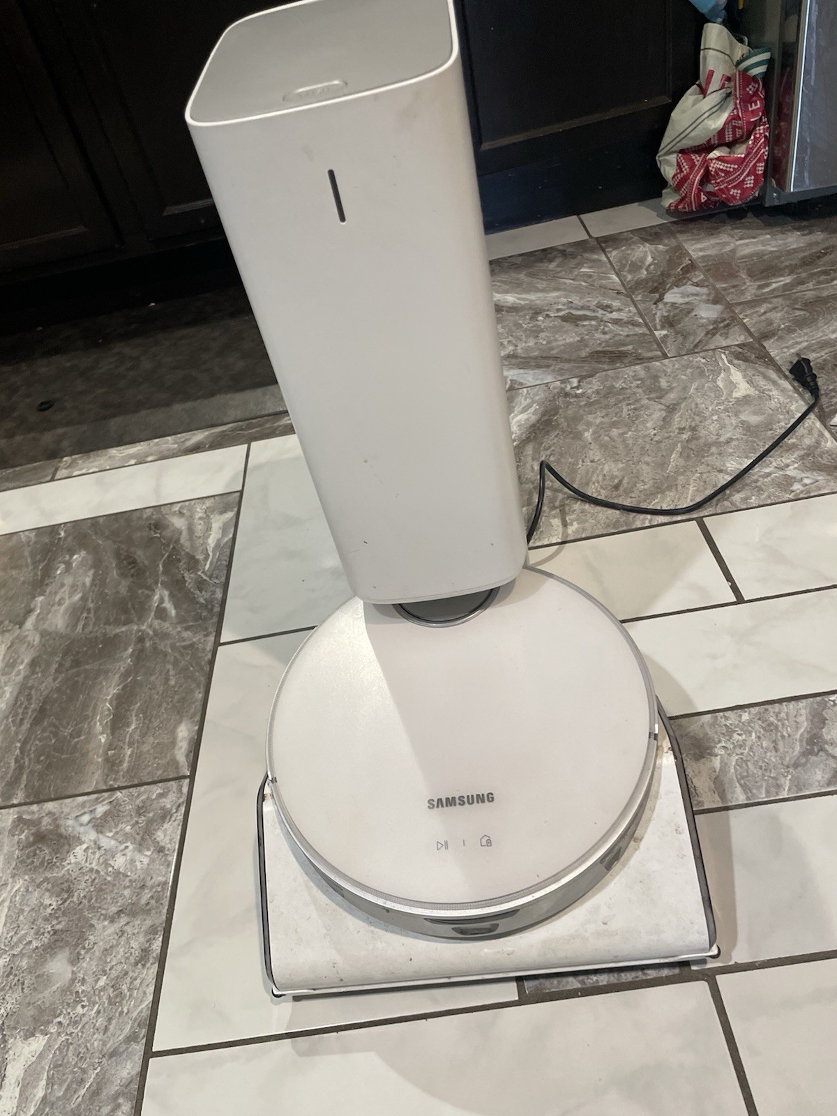 Samsung Jet Bot AI+ Robotic Vacuum w/ Docking Station Base VCA-RAE95A White gallery