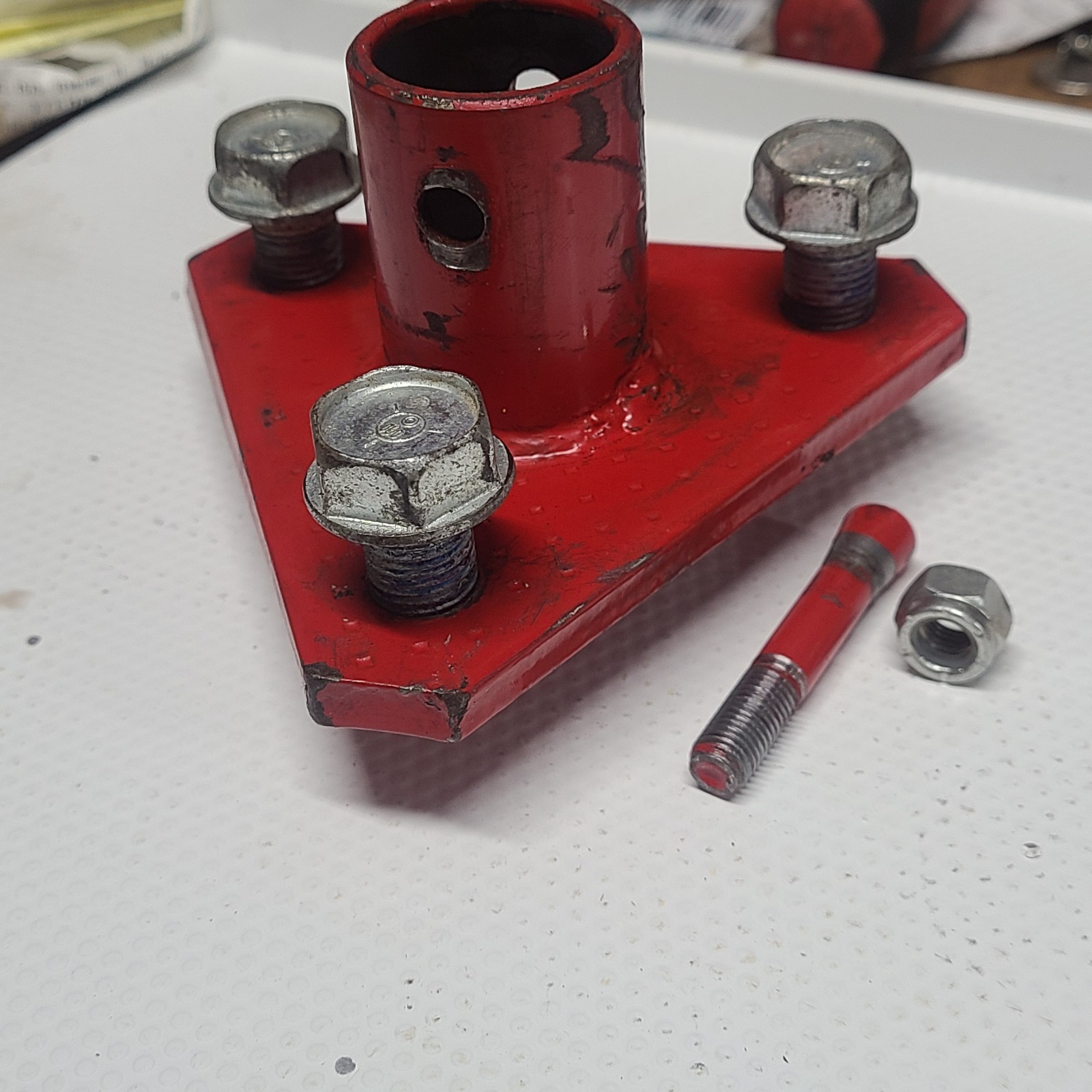 Snapper Right Rear Wheel Hub w/ Wheel Bolts & Center Pin Rear Engine Rider gallery