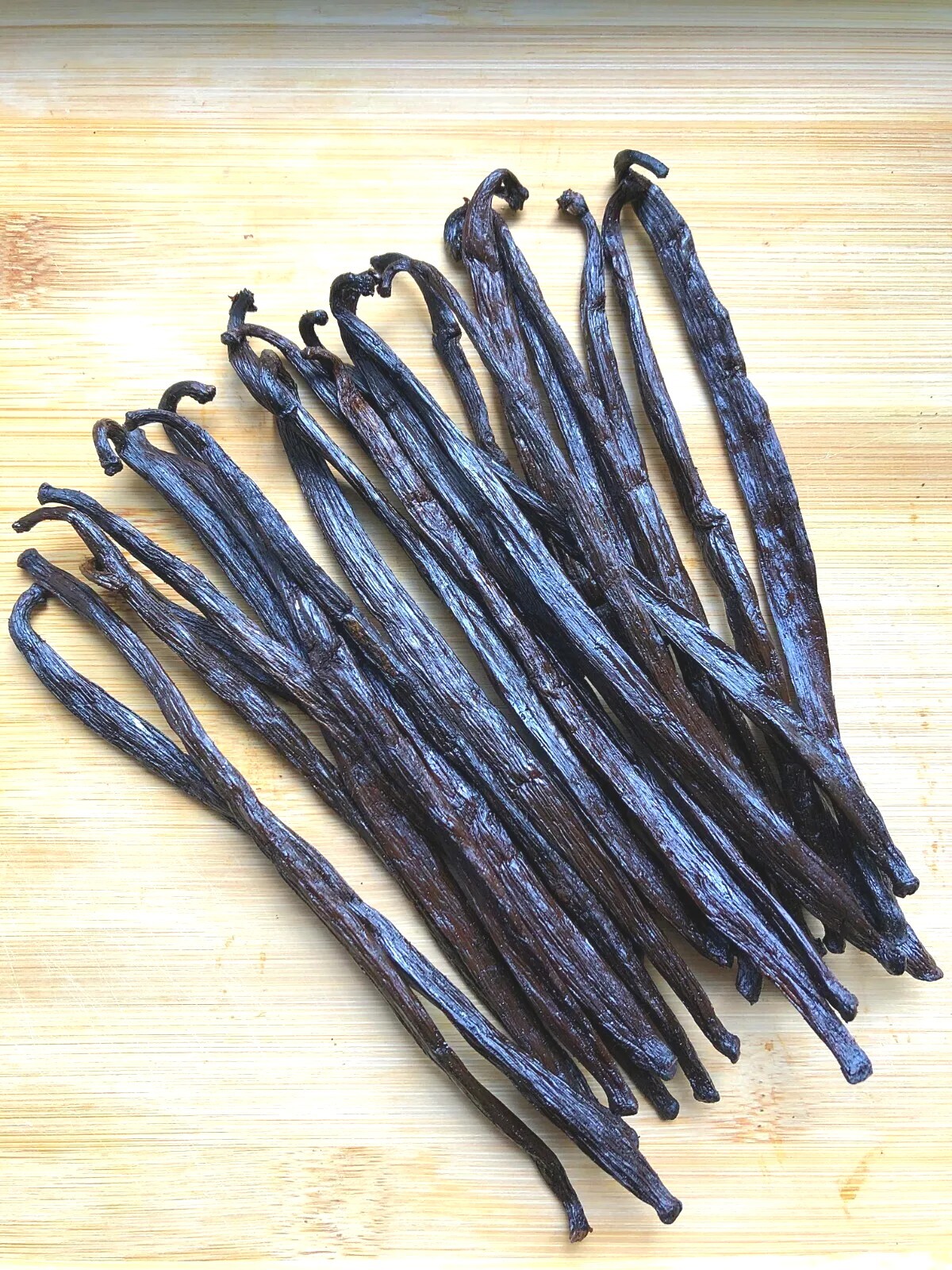 25 Madagascar Grade A Premium Bourbon Vanilla Beans [Whole] gallery