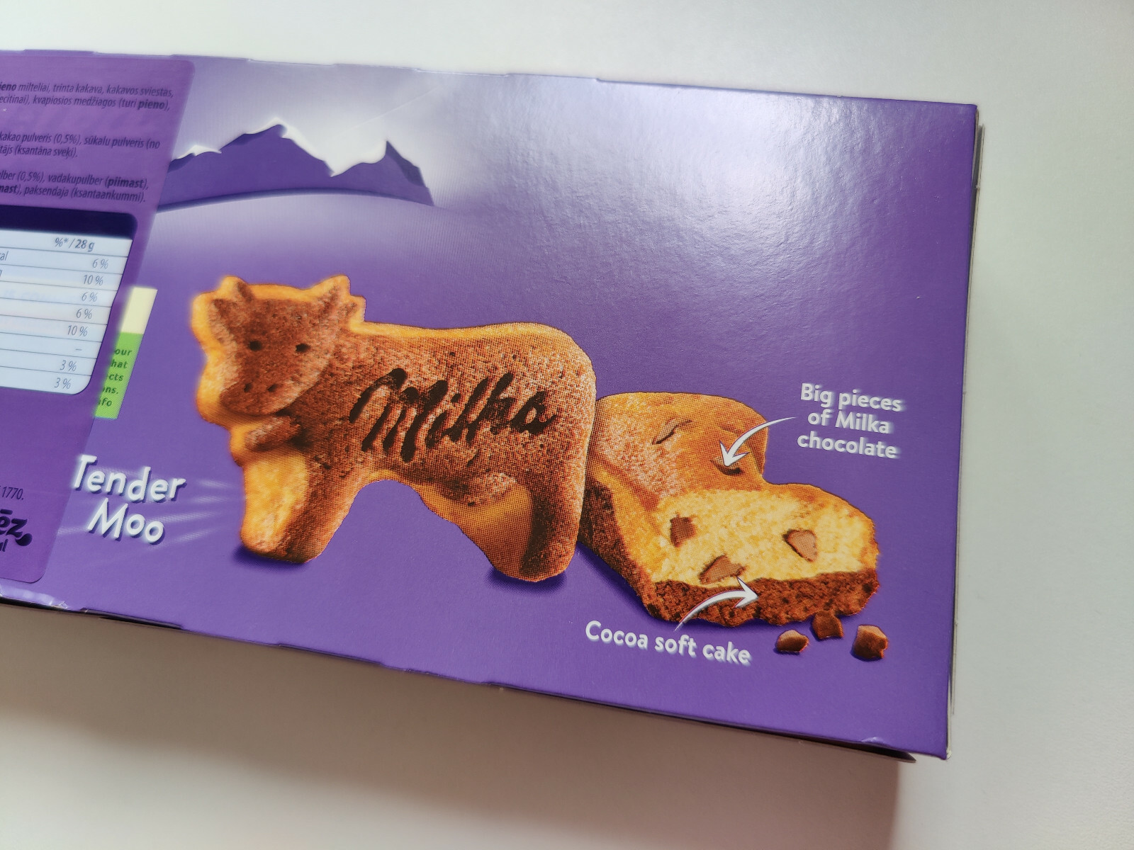 8 x MILKA Tender Moo Soft Cake with Alpine Milk Chocolate Pieces 140g 4.9oz gallery