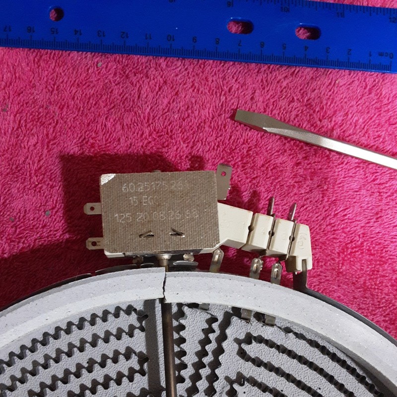 Whirlpool Range Radiant Element W10275048. 3000/1400W 10.53211.093. 9000793310 gallery
