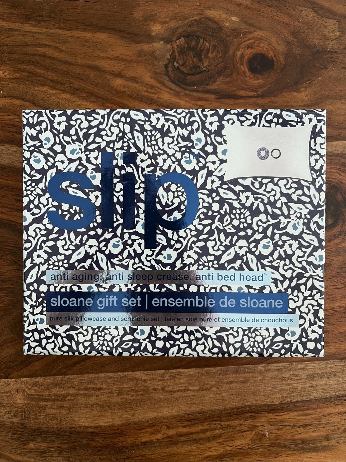 SLIP | NEW NIB Sloane Gift Set Queen Pillowcase & 2 Scrunchies 100% Silk gallery