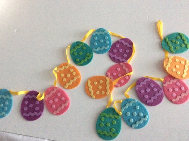 64”(1.6M) Long Multi-Coloured Felt Egg Banner Garland Celebrae Rejoice Easter gallery
