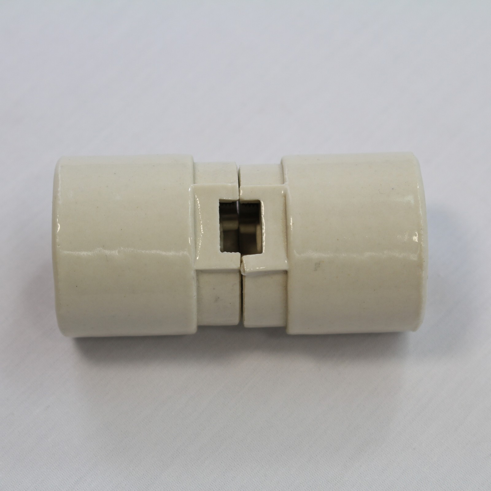 Leviton Porcelain Twin Light Socket Dual Lamp Holder NO STRAP E26 660W 250V 4005 gallery