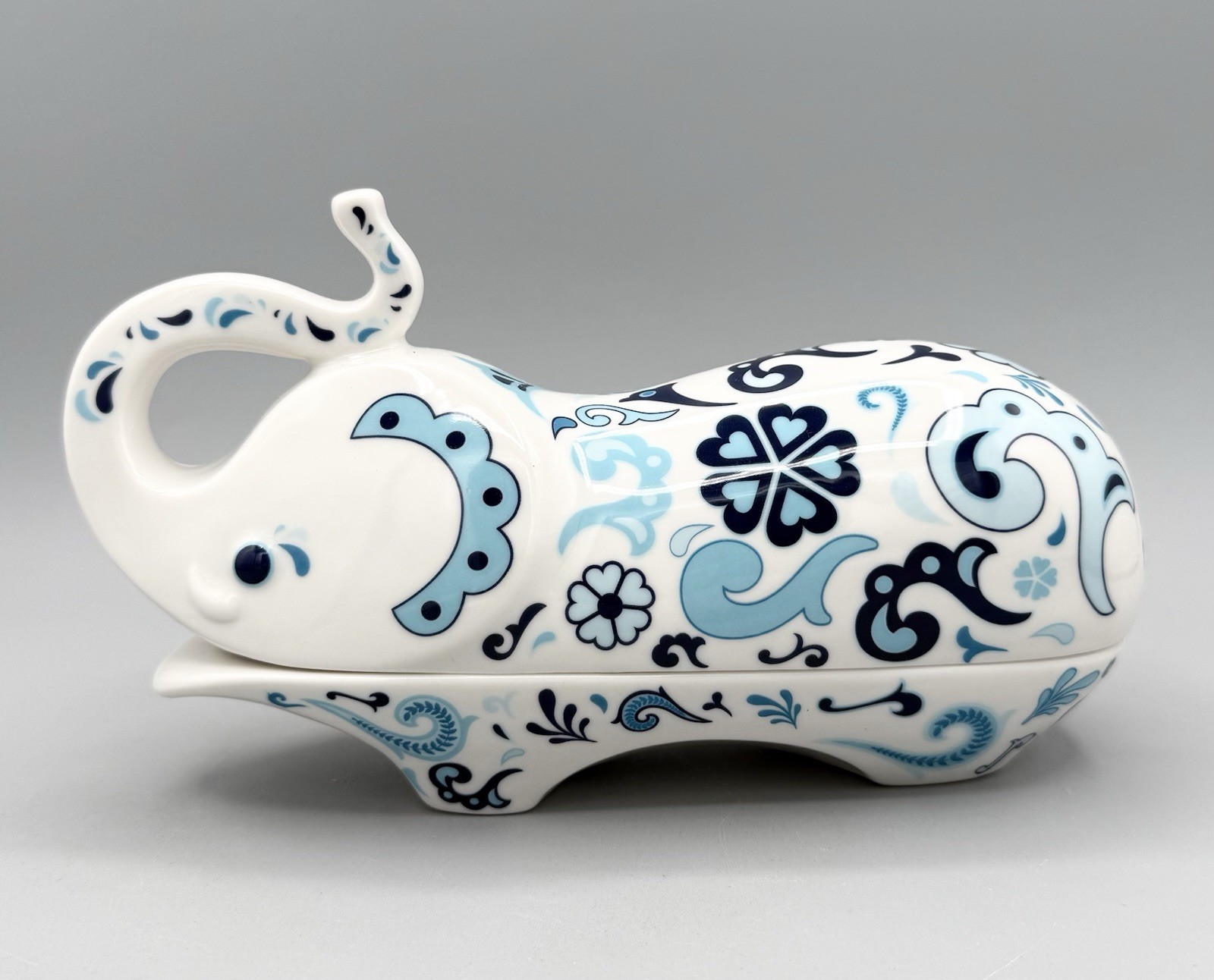 Jonathan Adler Blue White Floral Paisley Elephant Butter Dish / Trinket Box Rare gallery