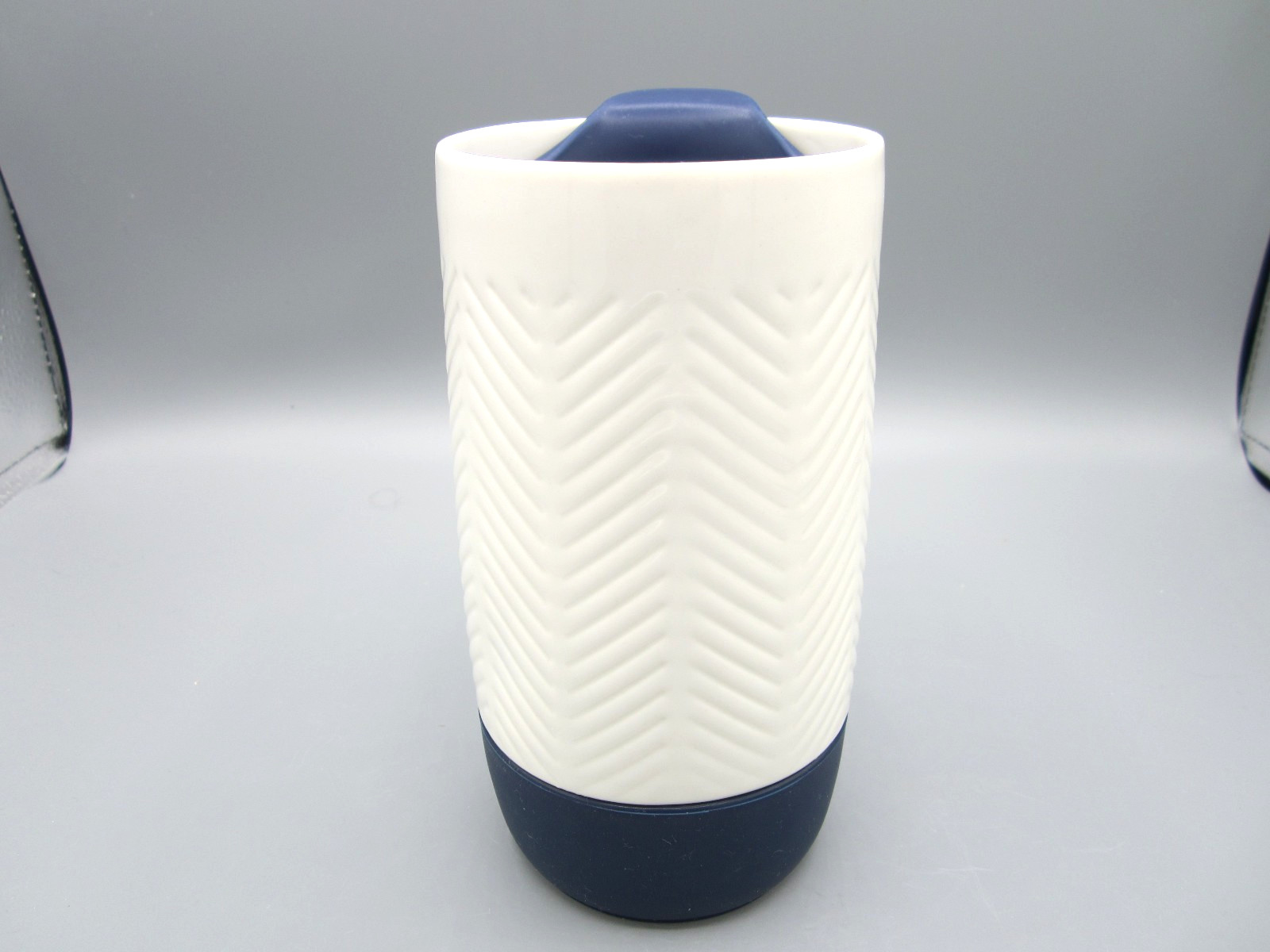 Ello, White Etched Herringbone Pattern Blue Rubber Bottom Blue Lid 18 oz (361) gallery