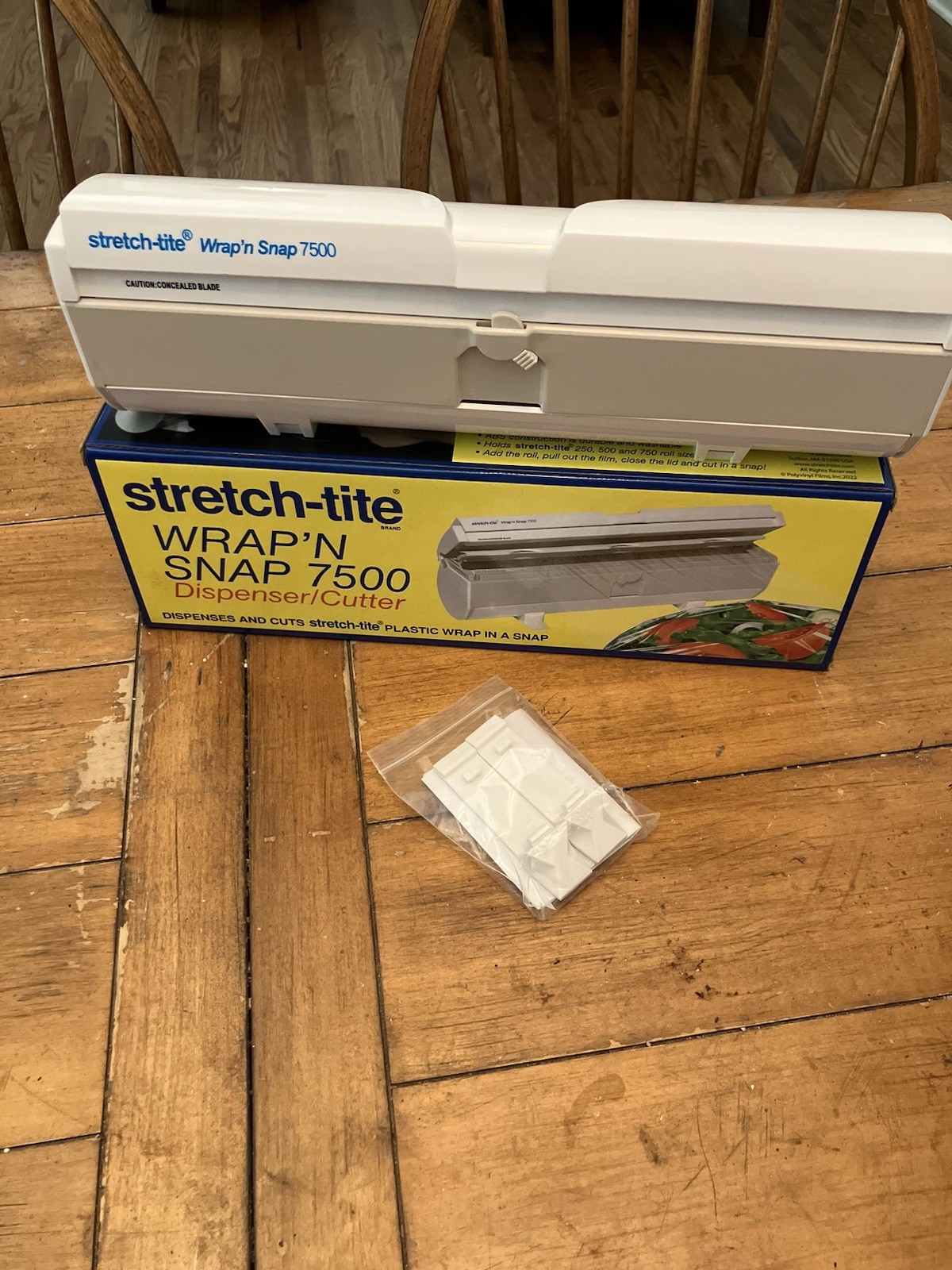 Stretch-Tite Wrap'N Snap 7500 Dispenser/Cutter Plastic Food Wrap New in Box gallery