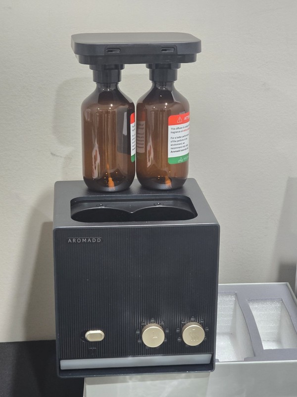 Aromadd Scent Diffuser 2000 Sq Ft Smart Waterless Diffuser 2×200ml D-Air gallery