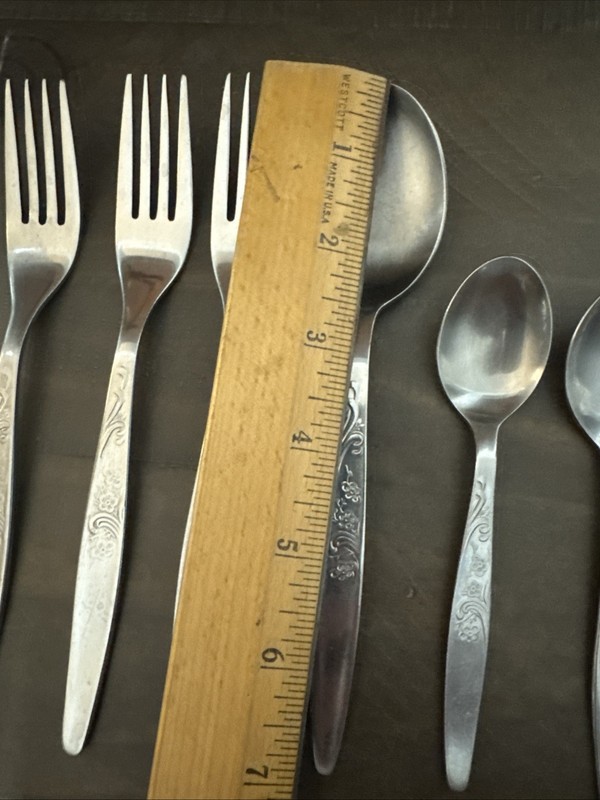 Rogers Floral Scroll Pattern S1712 Stainless 6 Pieces Flatware Misc Pieces gallery