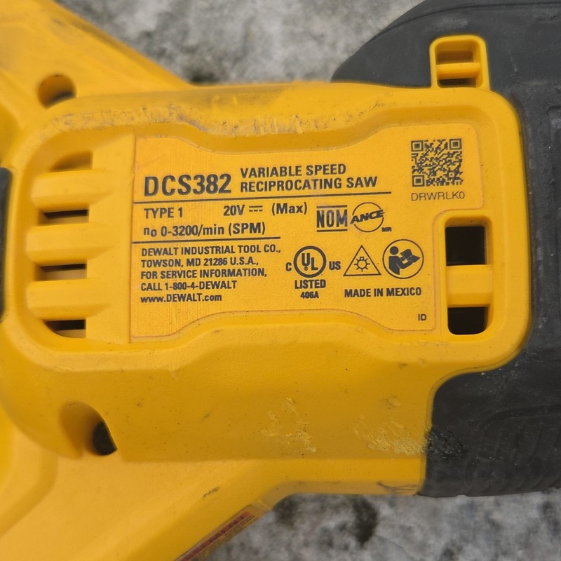 DEWALT DCS382 20V MAX Brushless Variable Speed Recip Saw w/ 1x 5Ah Li-Ion gallery