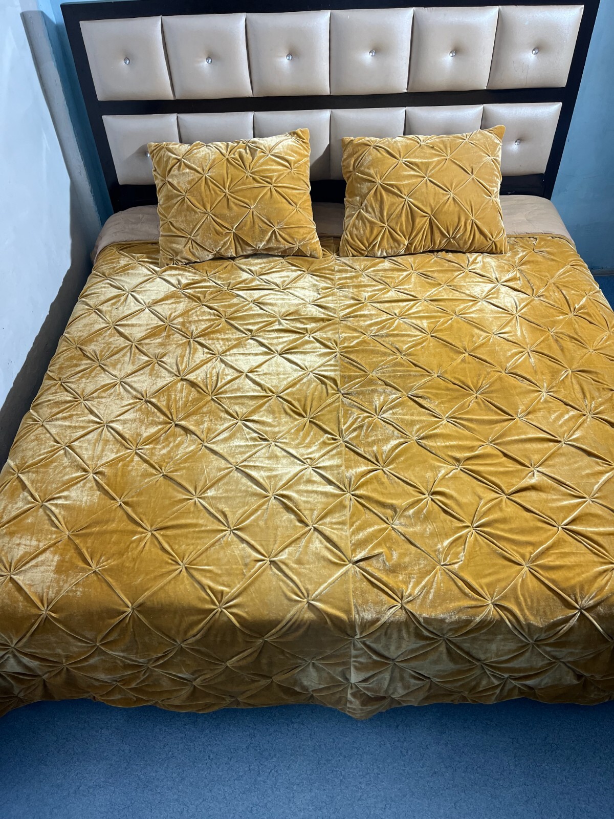 Lightweight Yellow Velvet Warm Comforter Handmade, Solid Print Quilt Set gallery