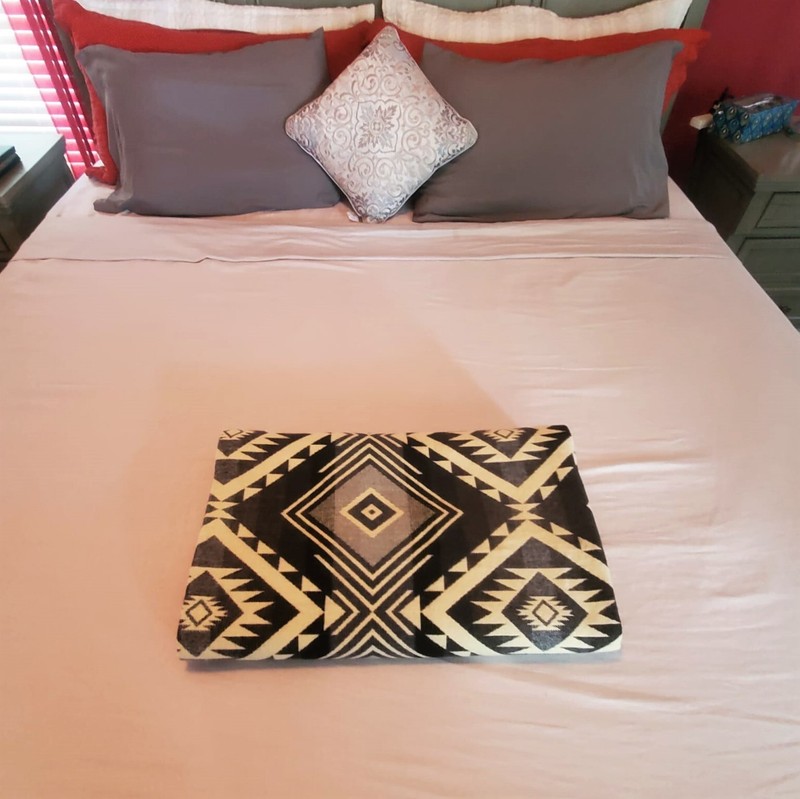 KING SIZE REVERSIBLE, ALPACA WOOL,MULTICOLOR BLANKET ECUADOR 74,8x91,33 in gallery