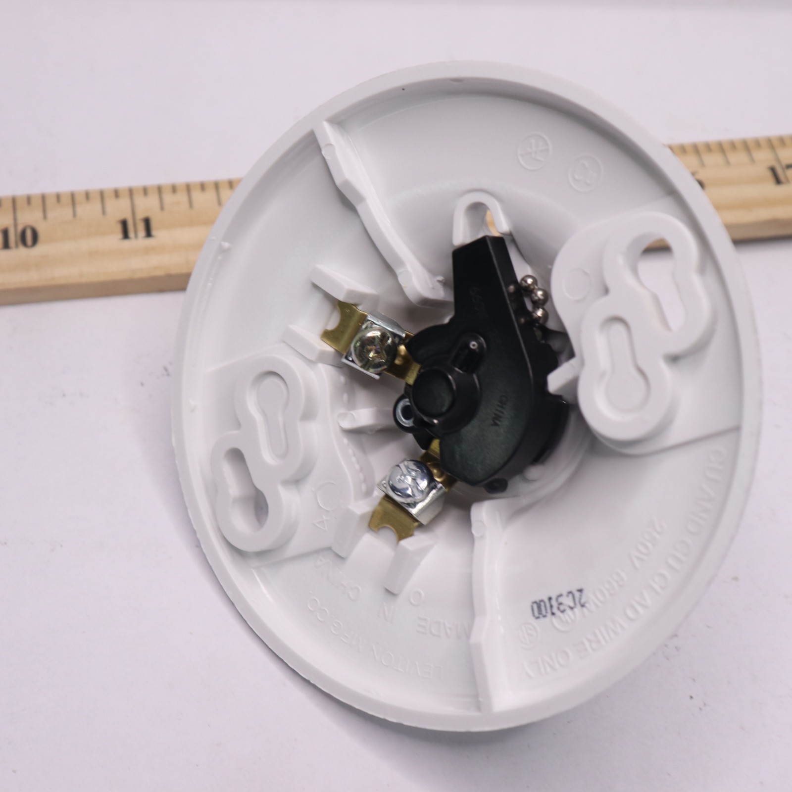 Leviton Plastic Pull-Chain Lampholder gallery