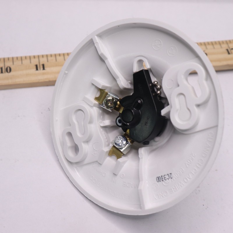 Leviton Plastic Pull-Chain Lampholder gallery