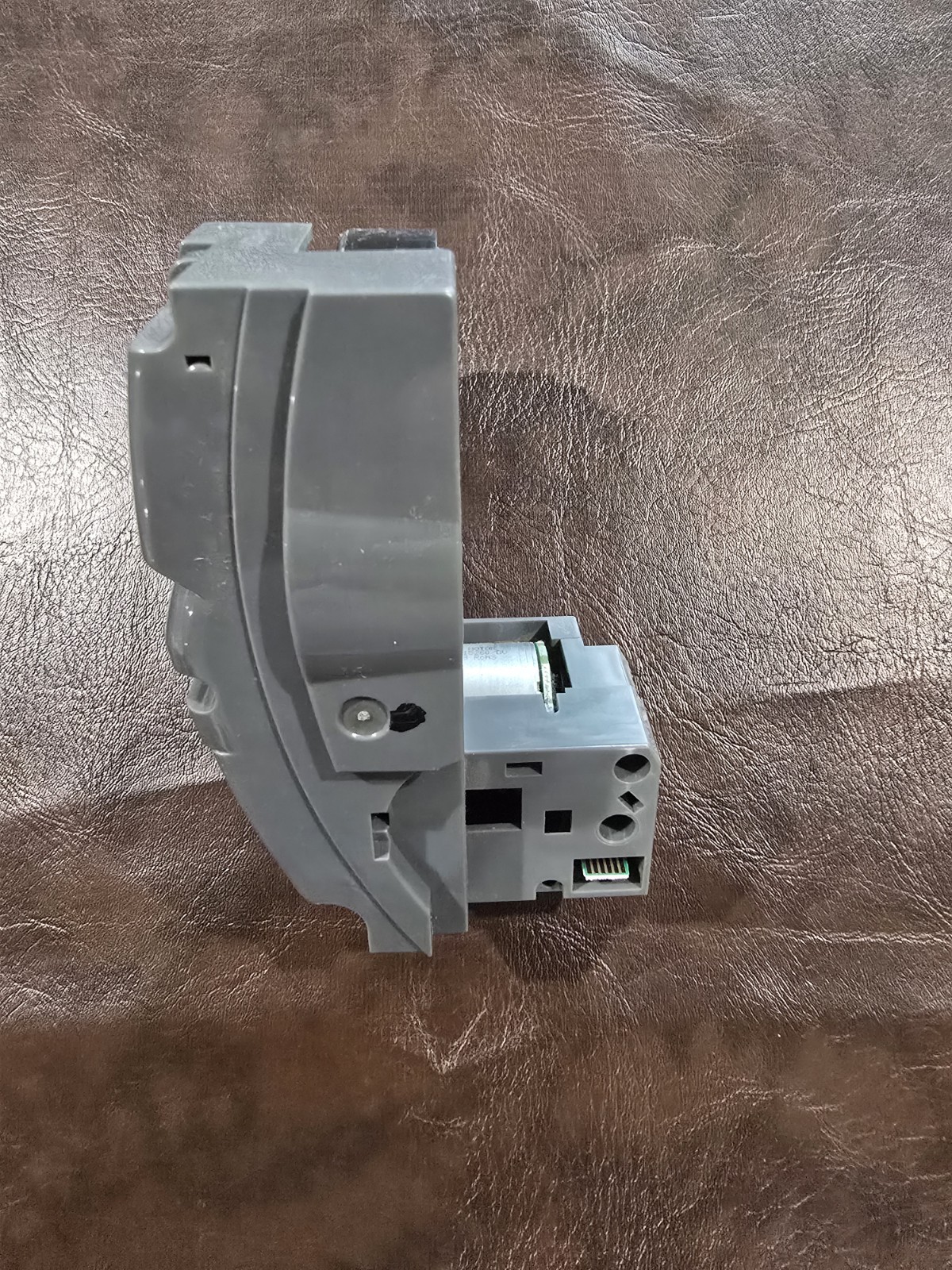 iRobot Replacement Right Wheel for Roomba 690 692 694 gallery