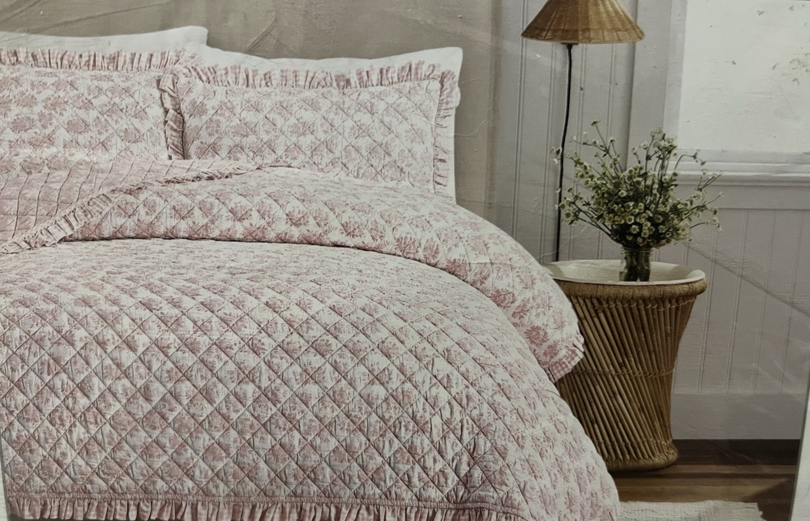 Shabby Chic King Reversible Quilted 3-Piece Quilt Set Pink White Floral 106x92 gallery