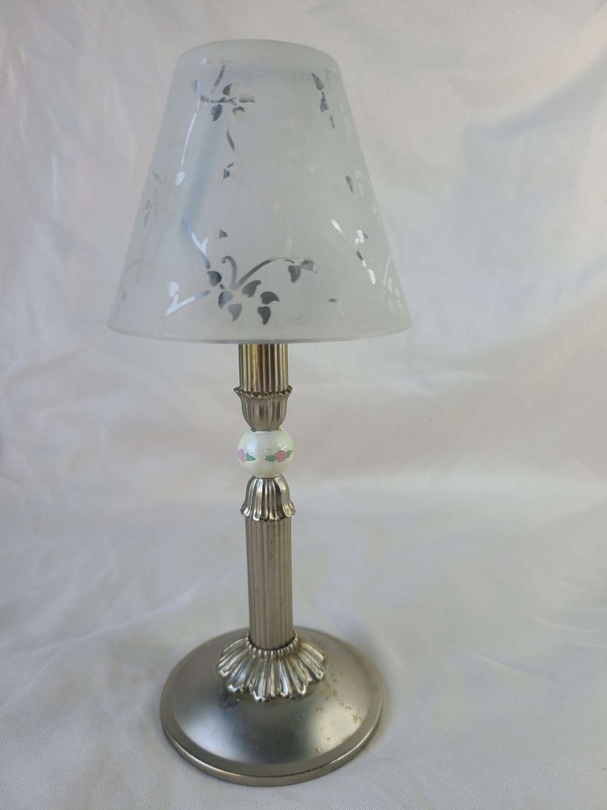 VINTAGE RUSS TEA LIGHT HOLDER SILVER TONE W/PAINTED ACCENTS ETCHED GLASS SHADE gallery