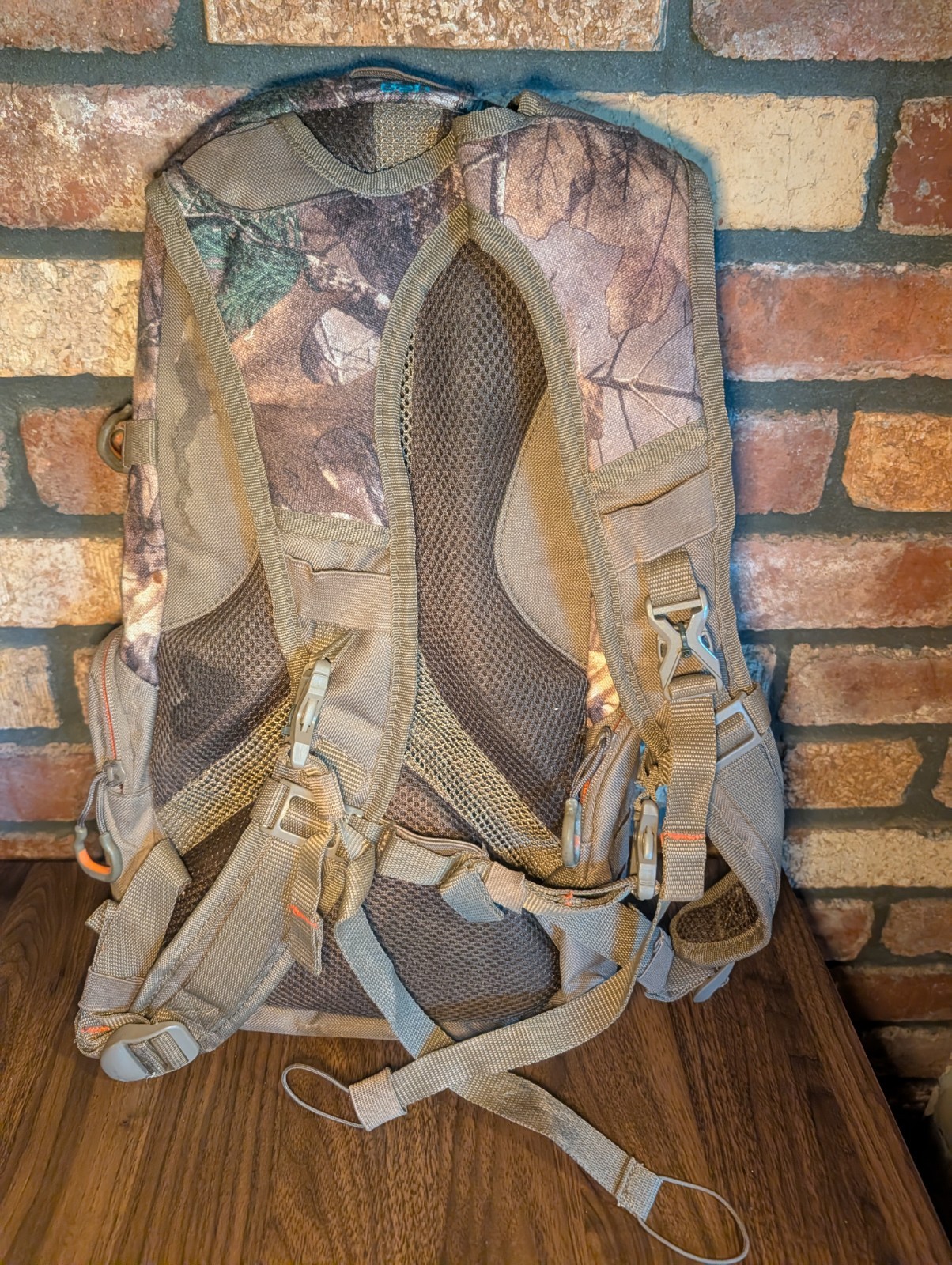 Redhead Upstream Hydration Backpack Camo Camouflage Red head Pack Daypack 3