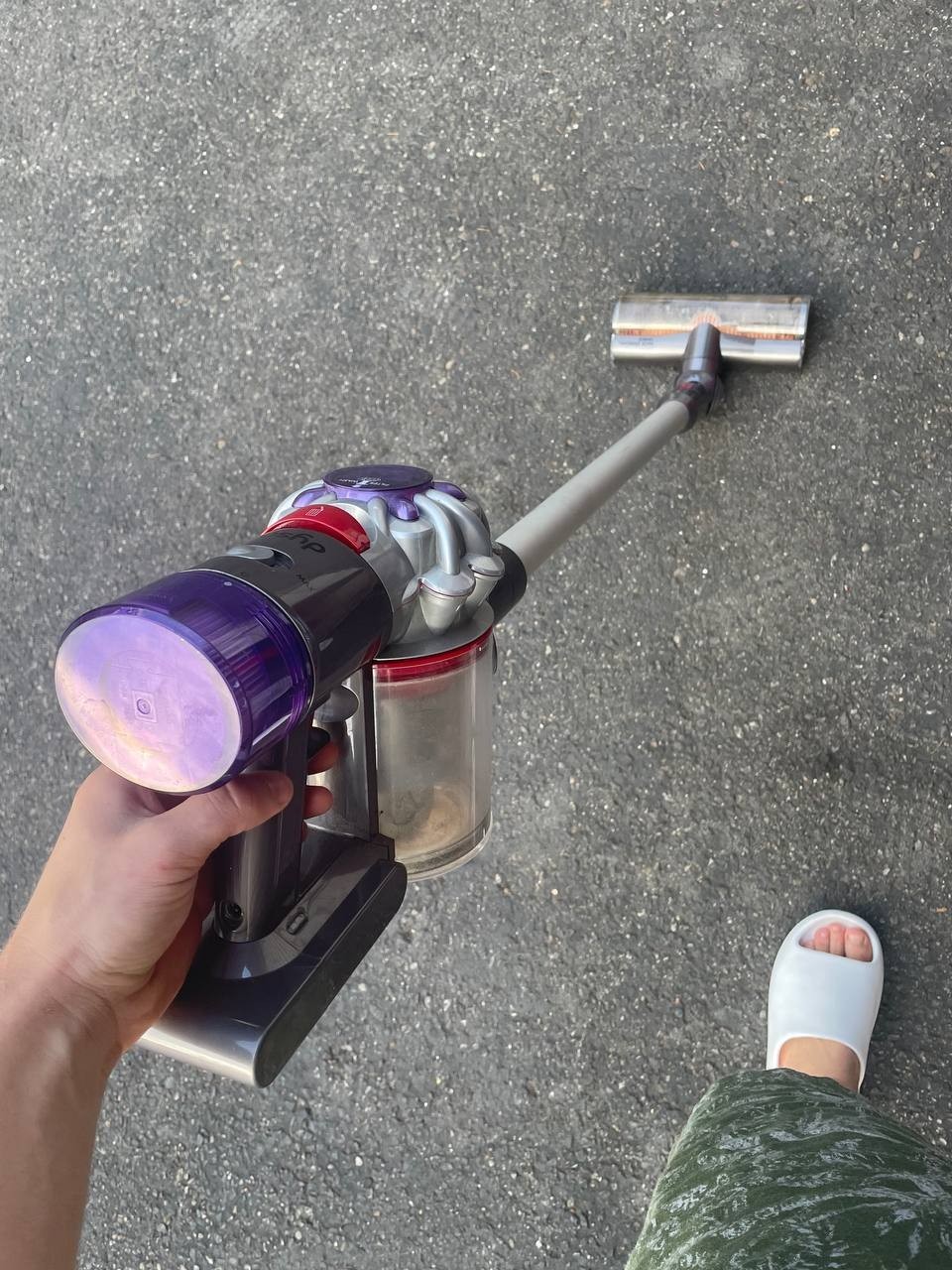 Dyson V7 Cordless Vacuum Cleaner – Fully Working, Needs Cleaning gallery