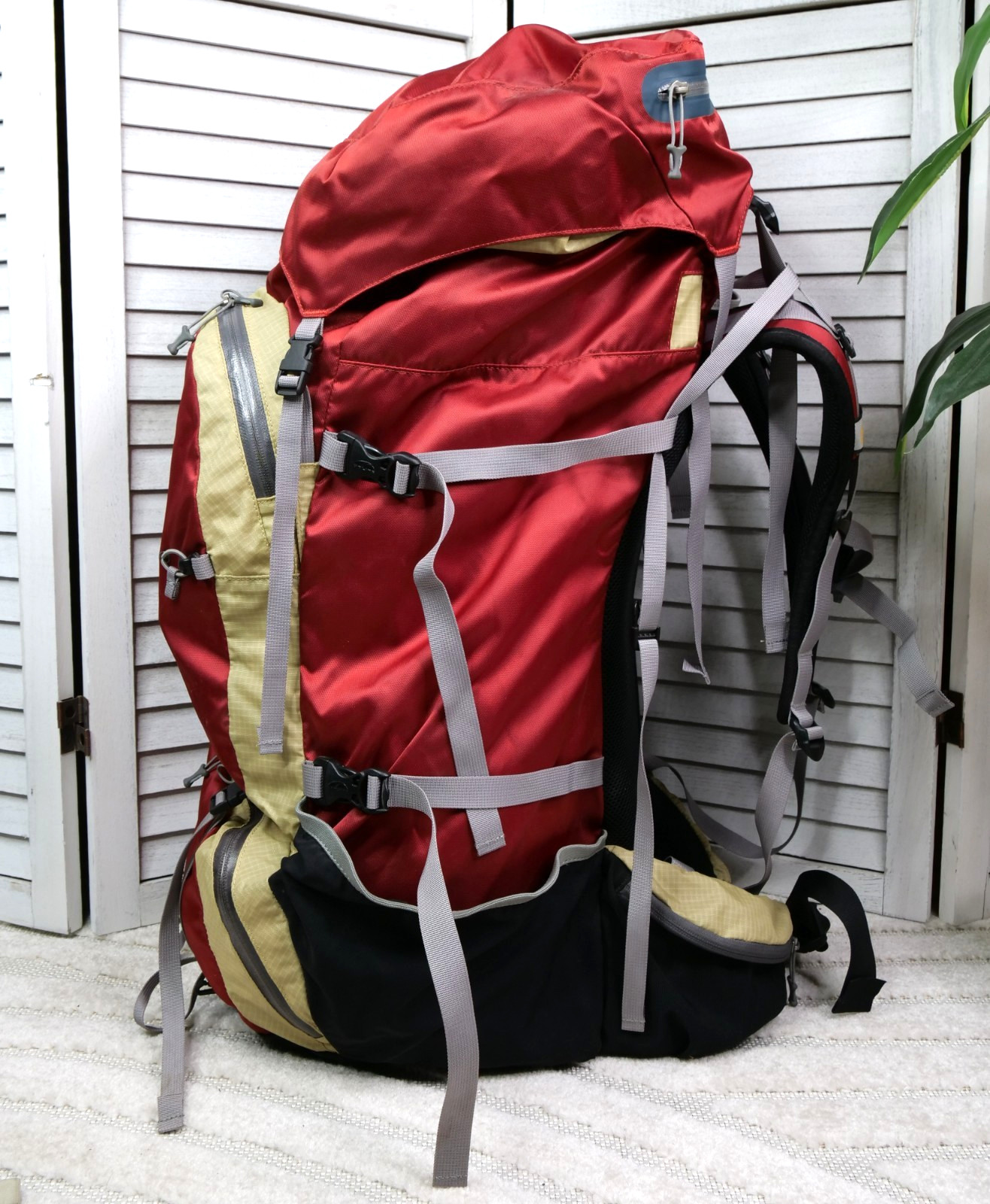 GoLite Odyssey Ultralight Internal Frame Backpack Red Tan Hiking Pack Medium 3