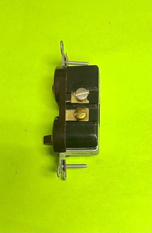 Leviton 5226 COMBINATION SP Toggle Switch & PILOT LIGHT 15A 125V BROWN gallery