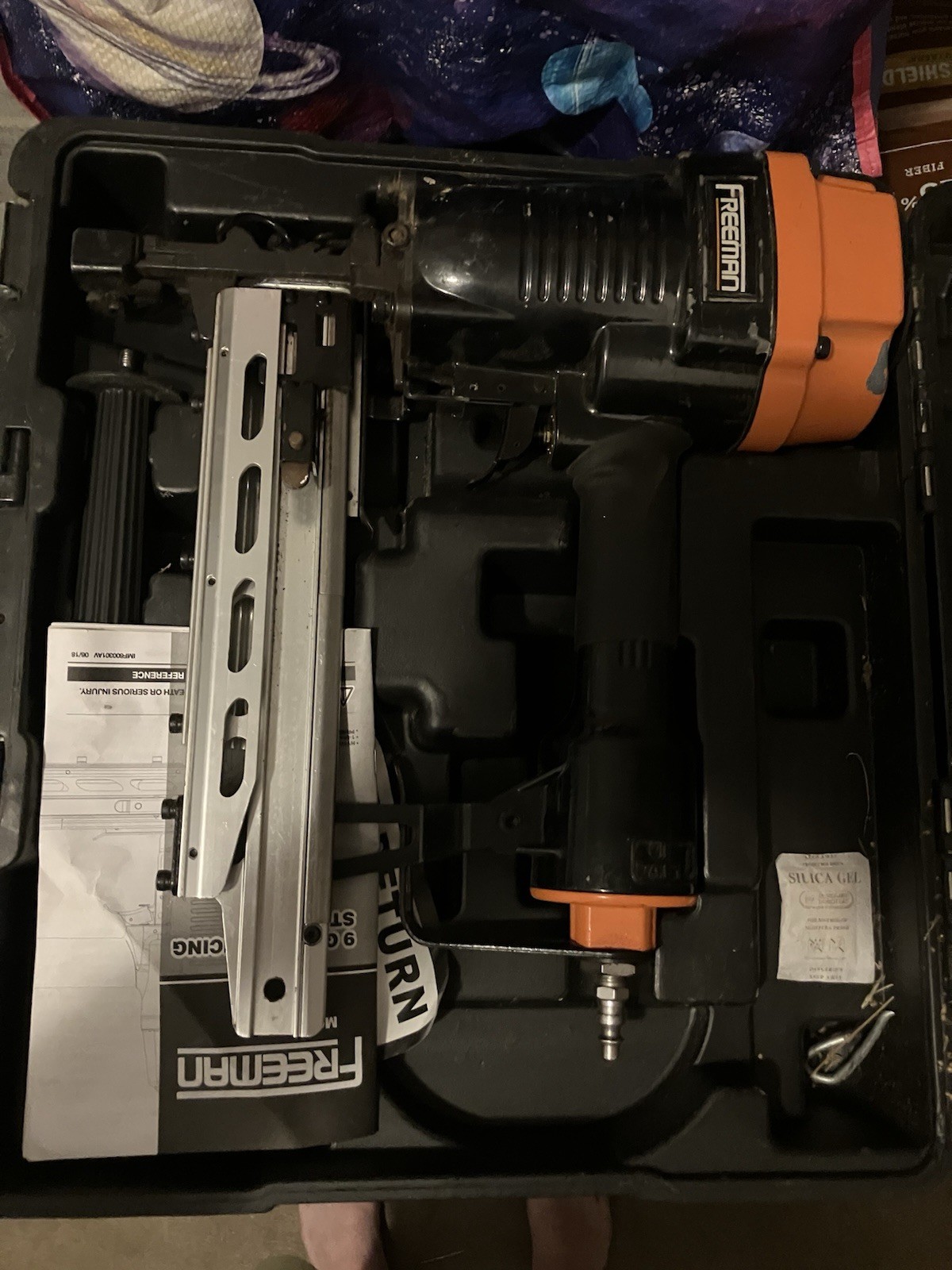 Freeman PFS9 Pneumatic 2" 9-Gauge Fencing Stapler with Case - Black/Orange gallery