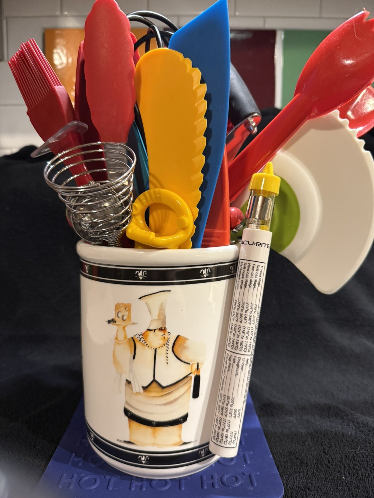 Kitchen Utensils Large Lot Mixed Materials & Brands With Ceramic Holder gallery