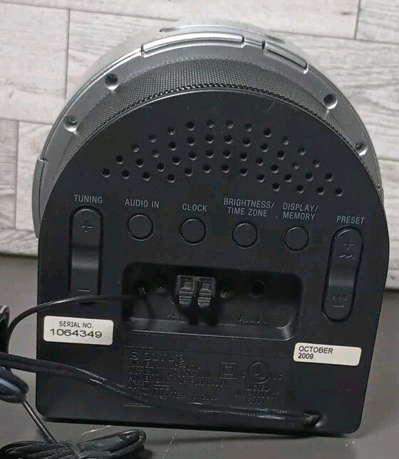 Sony Dream Machine ICF-C7iP FM/AM Clock Radio 30 Pin iPod / iPhone Dock Tested gallery