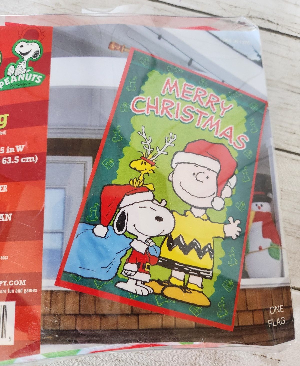 2010 Peanuts Charlie Brown Snoopy "Merry Christmas" Flag 38inX25in DAMAGED BOX gallery